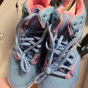 NWT girls high top sneakers